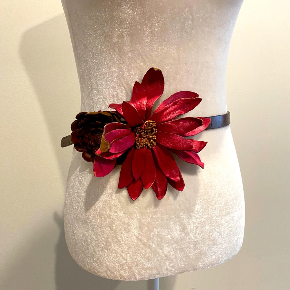 Like New LOFT XS Leather Flower Belt